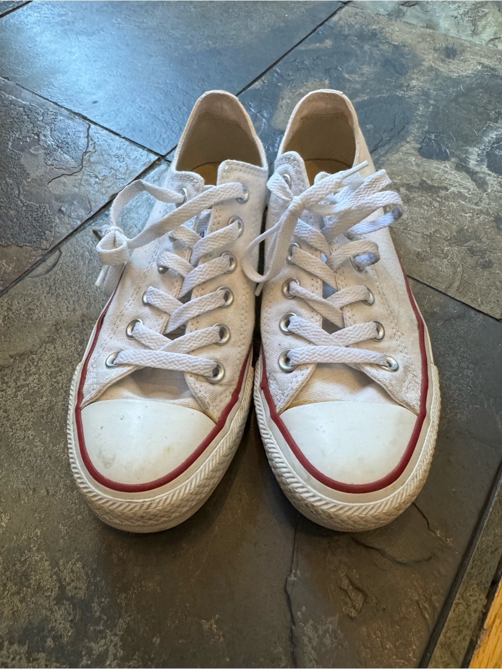 Converse Kids Low Top Canvas Sneakers in White with Red Trim 4.5 youth size